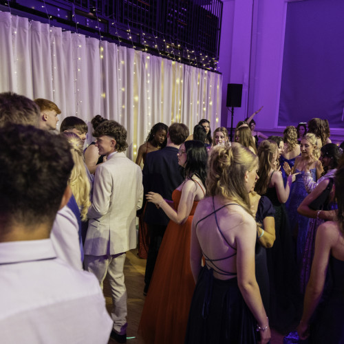 Prom-044