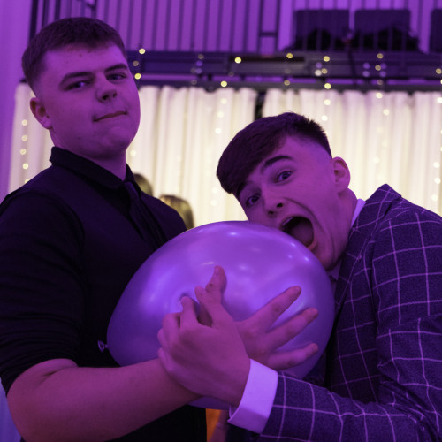 Prom-047