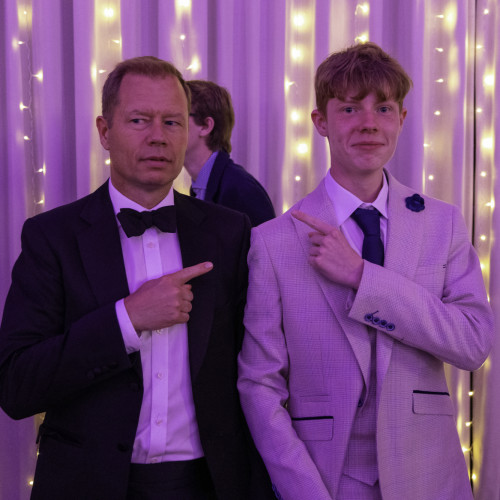 Prom-083